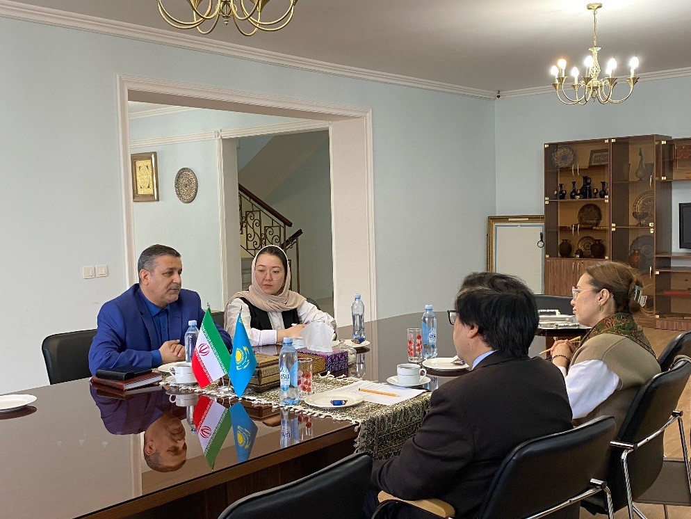  Қазақ ұлттық өнер университетінің ректоры мен Иран Ислам Республикасының мәдени істер жөніндегі кеңесшісі кездесті