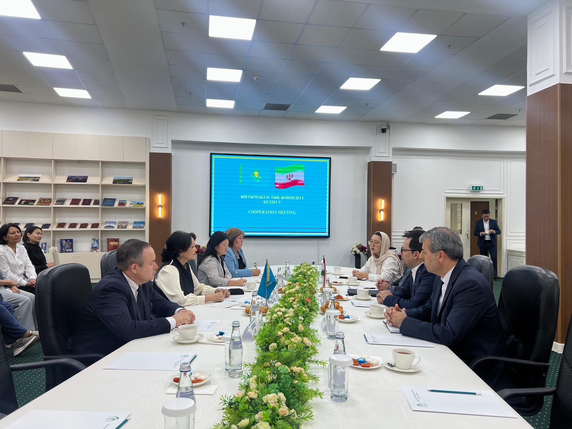 Иран Ислам Республикасы Ұлттық кітапханасы басшысының орынбасары мен Қазақстан Ұлттық архиві директорының кездесуі
