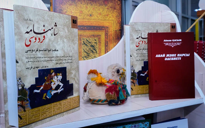 Рудаки мен Фирдоуси парсы әдебиетінің сөнбес жұлдыздары