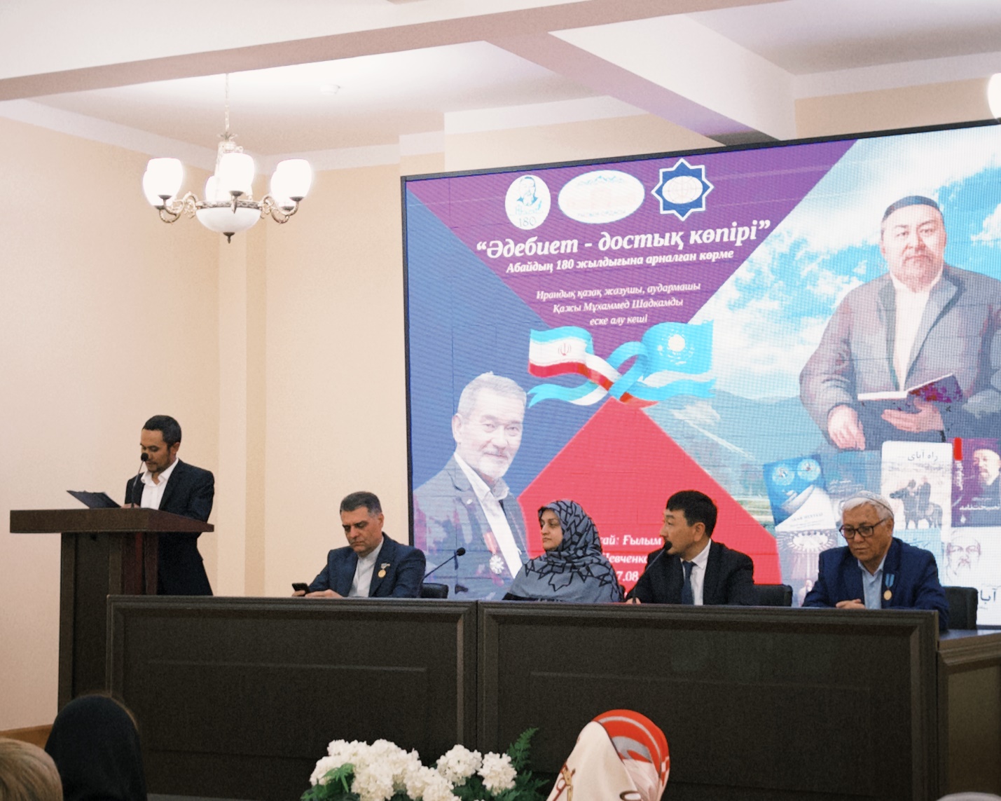 ҚР Ұлттық кітапханасында «Абай әлем тілдерінде» атты әдеби-сазды кеш өтті